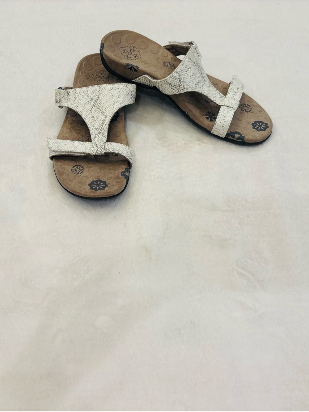 Orthaheel White snakeskin Textured Two-Strap Women's Sandals size 9